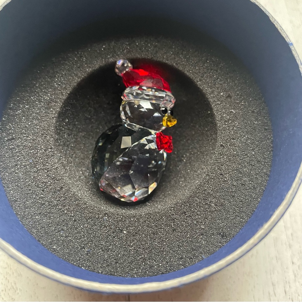Swarovski crystal penguin with Santa hat - Picture 6 of 10